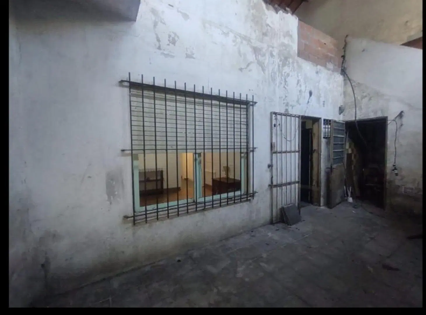 CASA EN VENTA 4 AMBIENTES COCHERA LOMAS DE ZAMORA 2