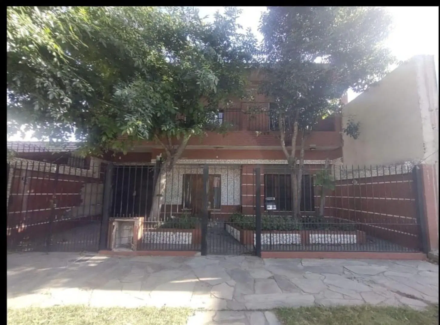 CASA EN VENTA 4 AMBIENTES COCHERA LOMAS DE ZAMORA 3