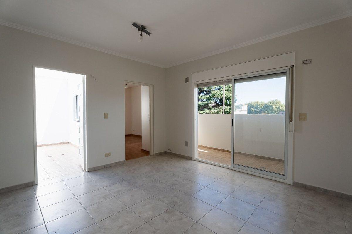 EN VENTA DEPTO 2 AMB C/PATIO Y BALCÓN - VILLA REAL