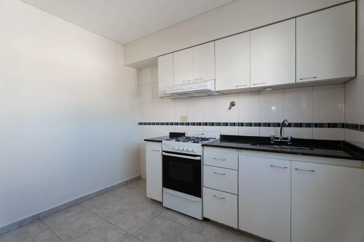EN VENTA DEPTO 2 AMB C/PATIO Y BALCÓN - VILLA REAL 2