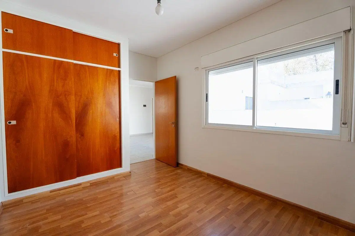 EN VENTA DEPTO 2 AMB C/PATIO Y BALCÓN - VILLA REAL 5