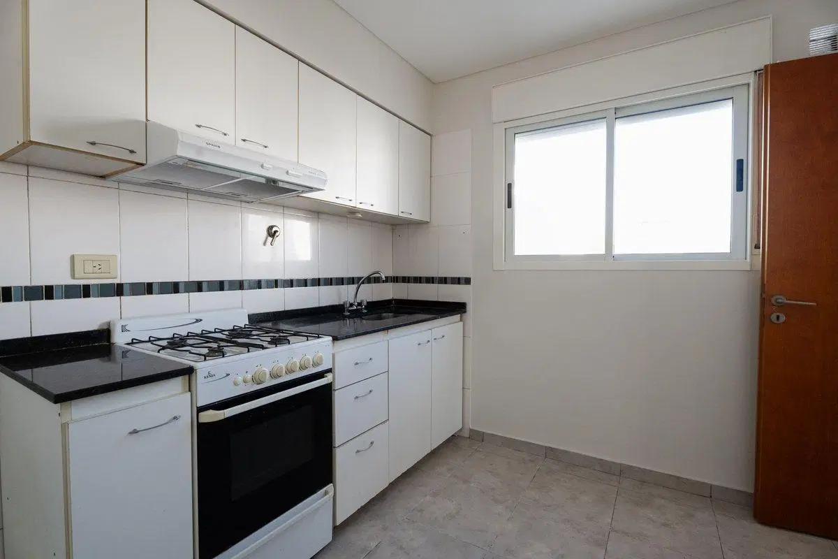 EN VENTA DEPTO 2 AMB C/PATIO Y BALCÓN - VILLA REAL 3