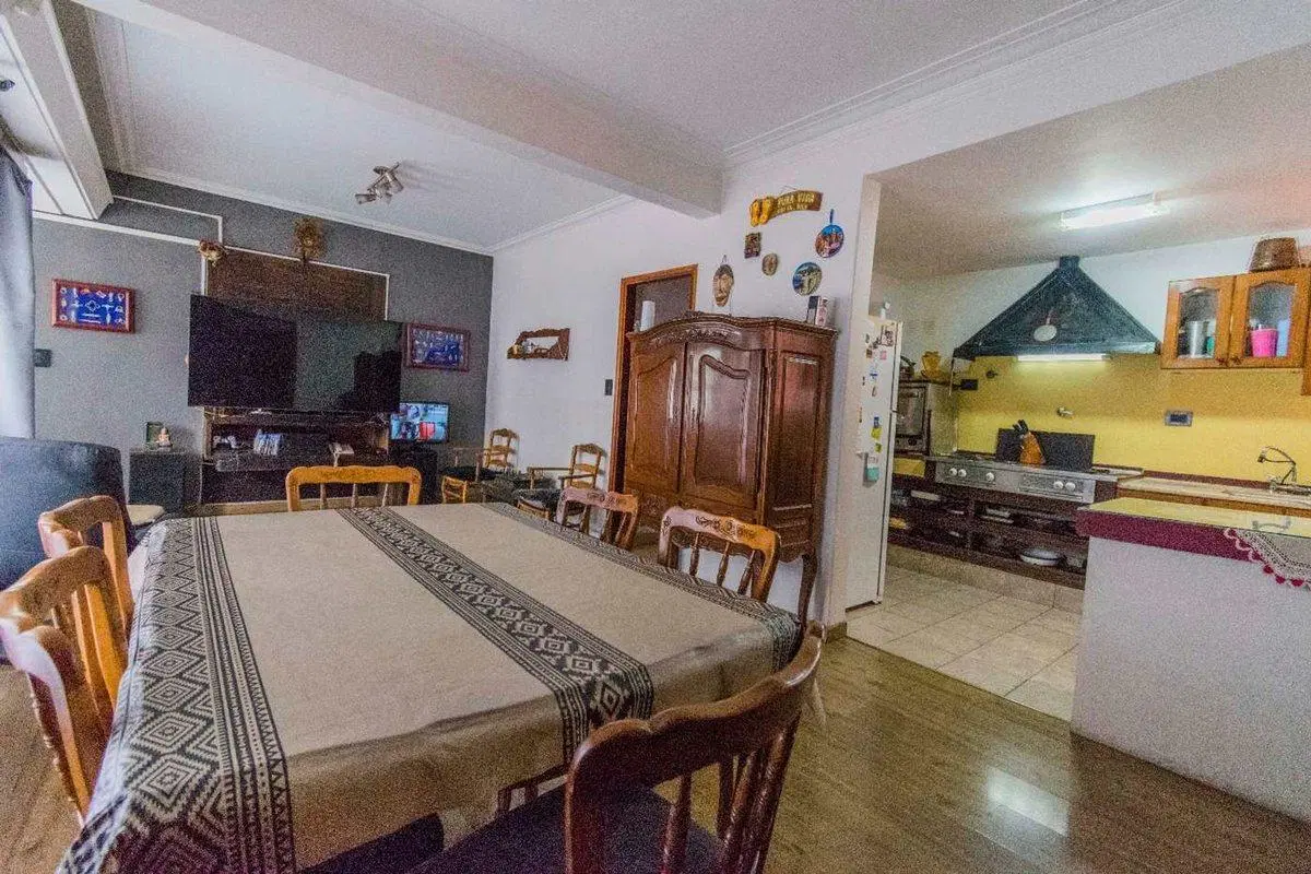 CASA CENTRO  WILDE 4AMBIENTES SOBRE LOTE 370 m2 3