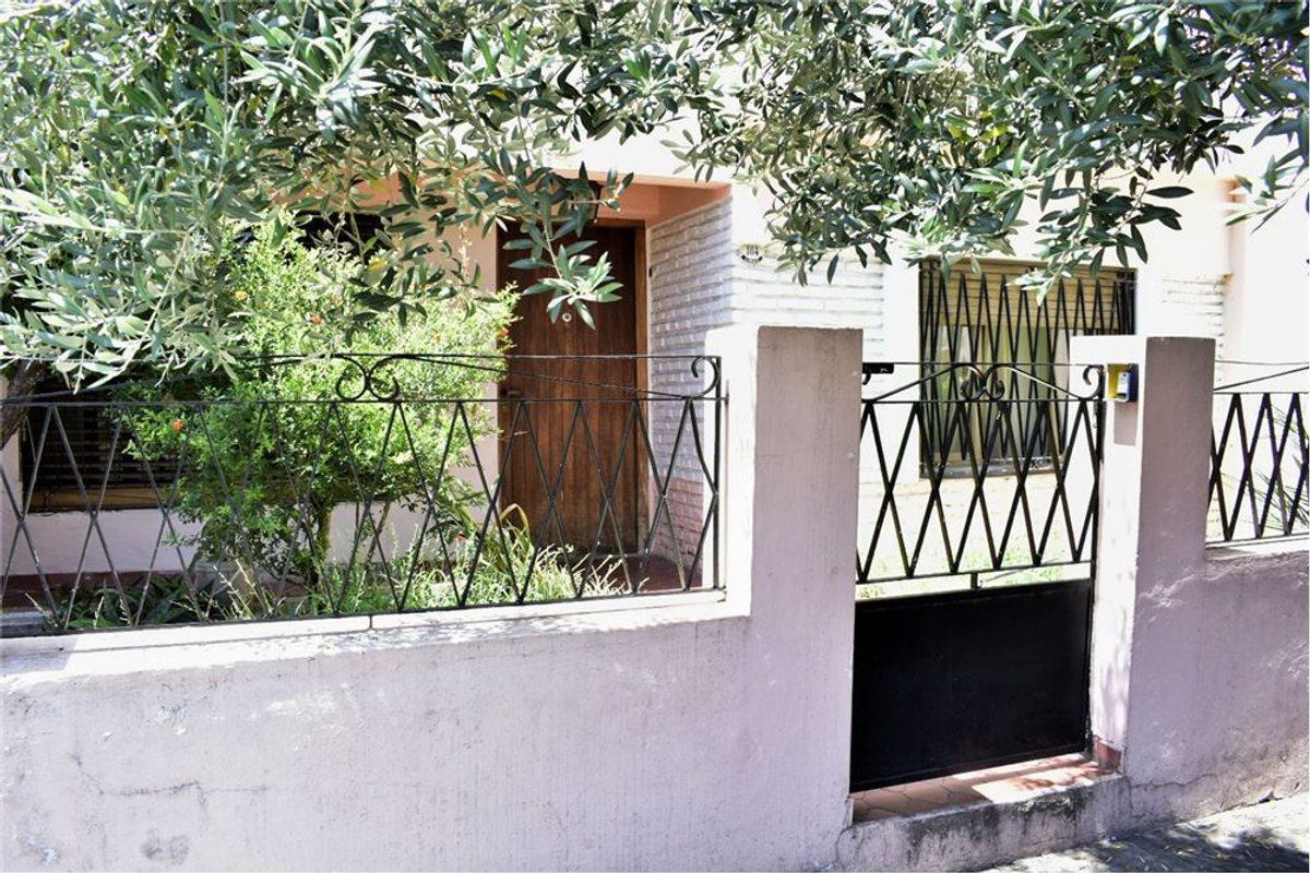 Venta Hermosa Casa 3 Amb en tablada