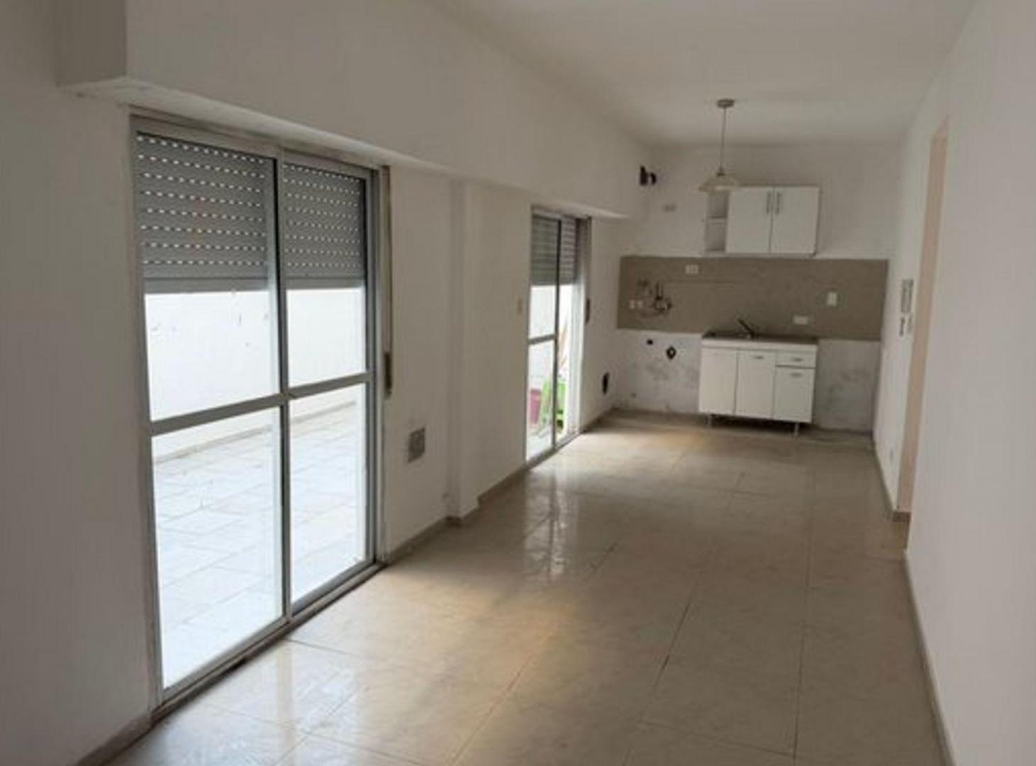 DEPARTAMENTO VENTA 2 AMBIENTES P.B. PATIO COCHERA