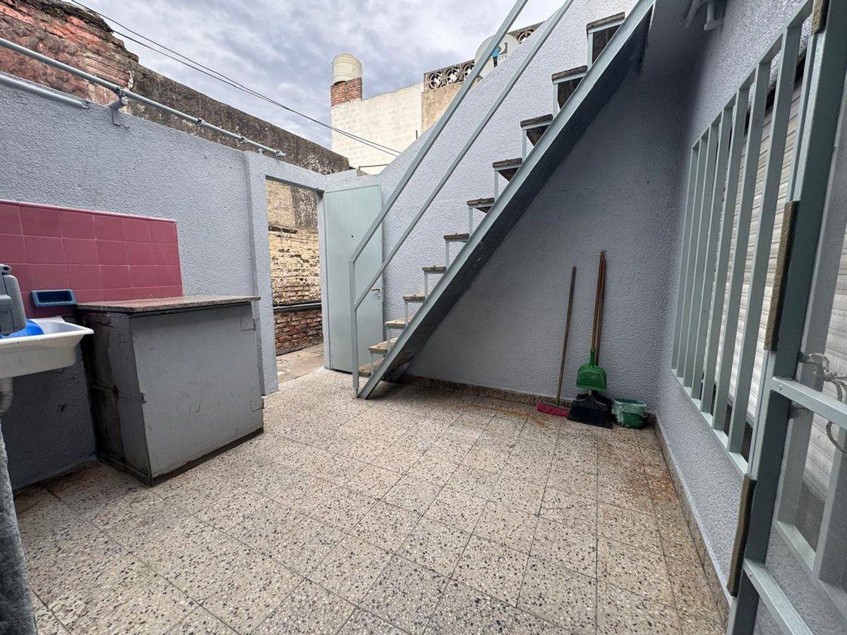 VENTA PH 4 AMBIENTES CON PATIO y TERRAZA PROPIA