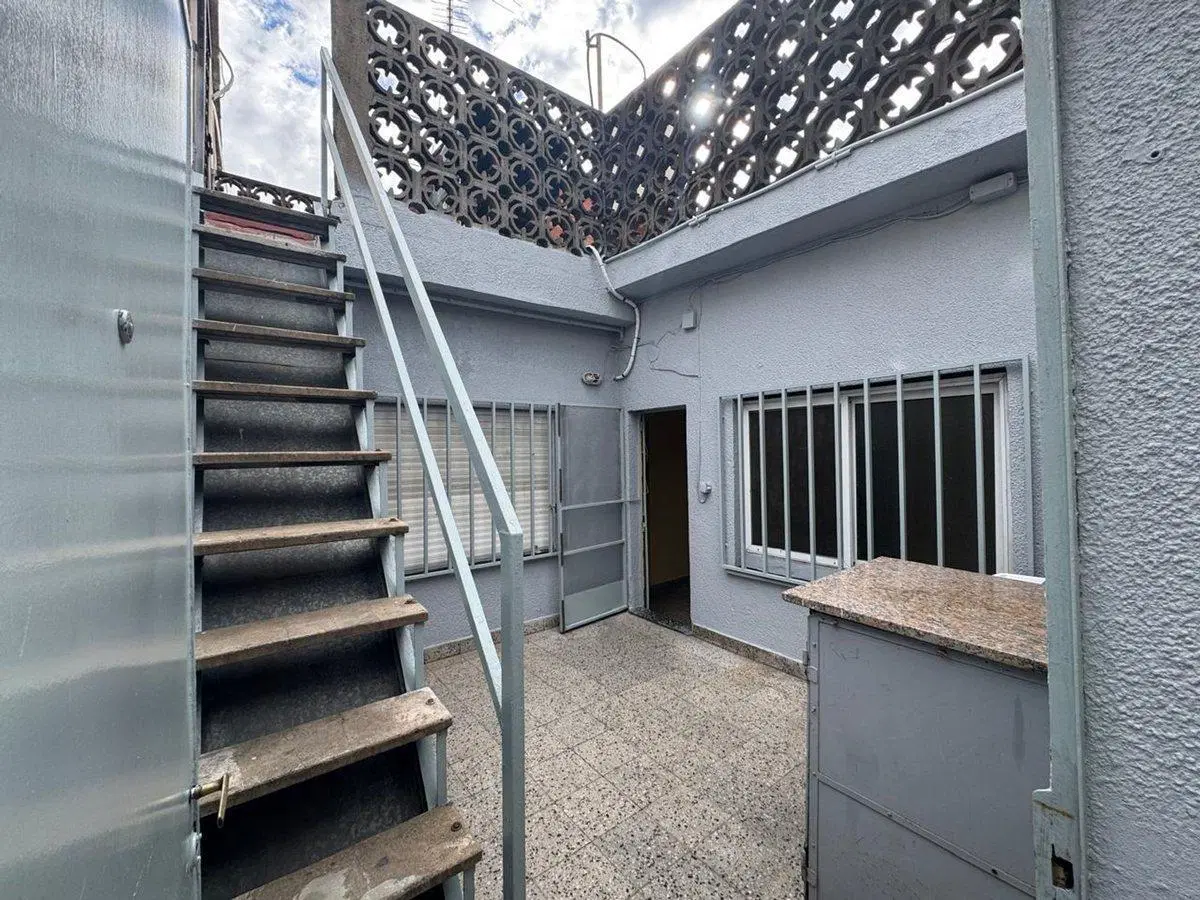 VENTA PH 4 AMBIENTES CON  PATIO y TERRAZA PROPIA 2