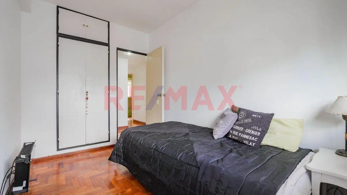 VENTA DEPTO 4 AMB CON BALCON Y COCHERA EN PALERMO 5
