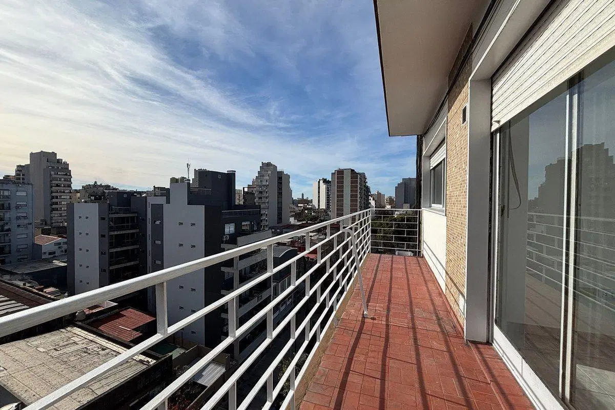 Venta 3 AMB al frente Lum. Villa Gral Mitre A CRED 5