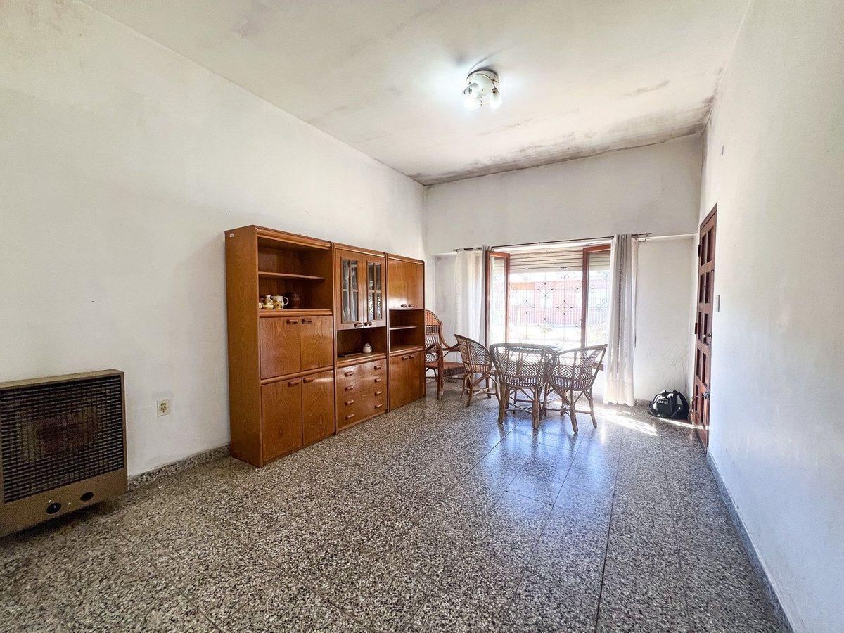 EN VENTA CASA 4 AMB EN V. LUZURIAGA