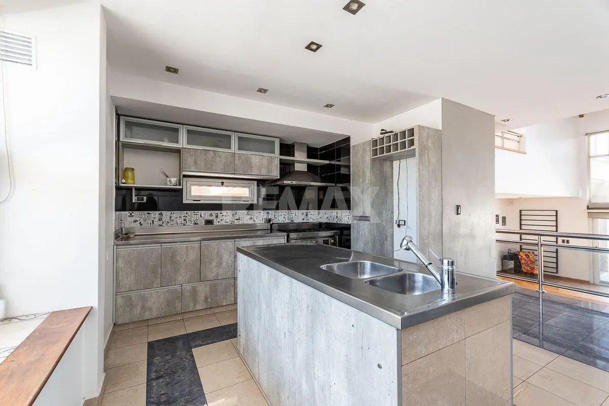 Imponente casa en venta 4 amb en Quilmes 8