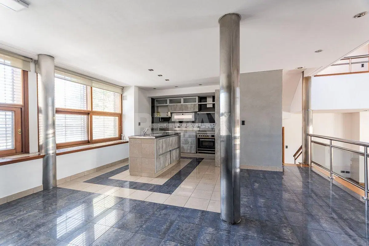 Imponente casa en venta 4 amb en Quilmes 3