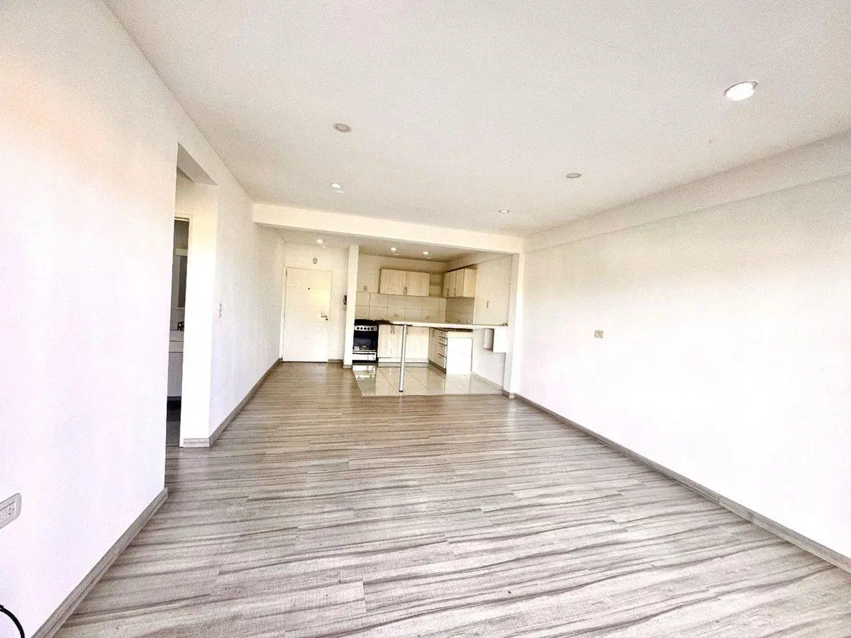 Venta Depto de 3amb c/ cochera y balcon - Quilmes 4