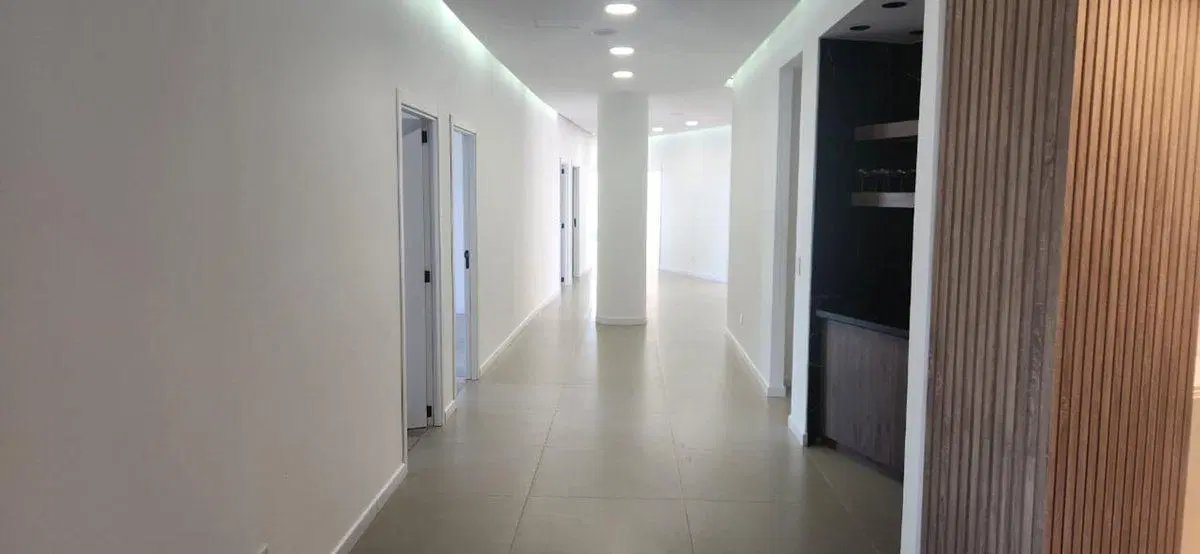 EN ALQUILER OFICINA EQUIPADA, PISO 7 - ESCOBAR 2