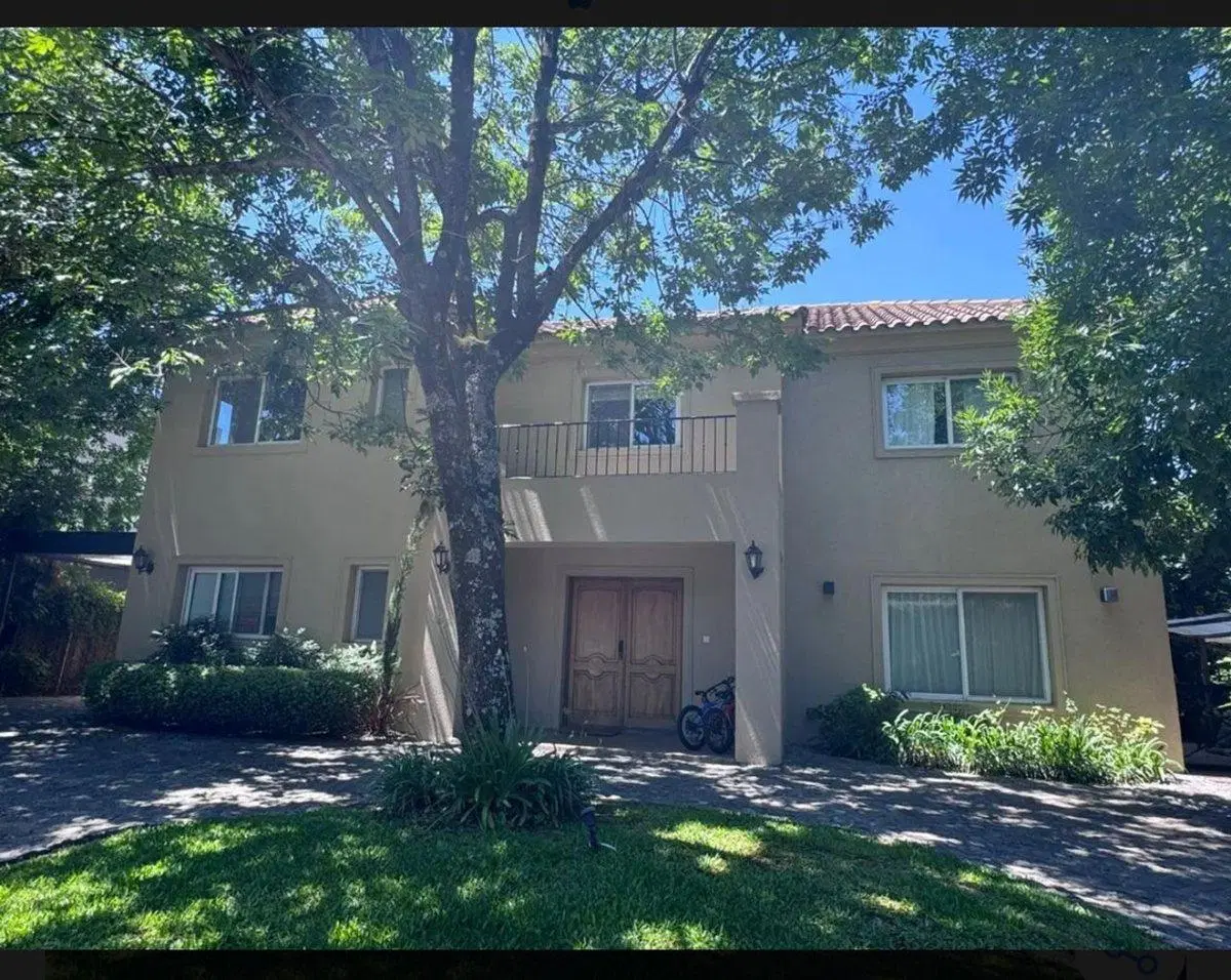 VENTA CASA 6 AMB C/DEP BARRIO CERRADO VILLA OLIVOS 2
