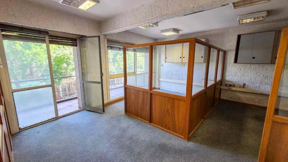 VENTA OFICINAS 2 PISOS 8 COCHERAS DEPÓSITO ALMAGRO 4