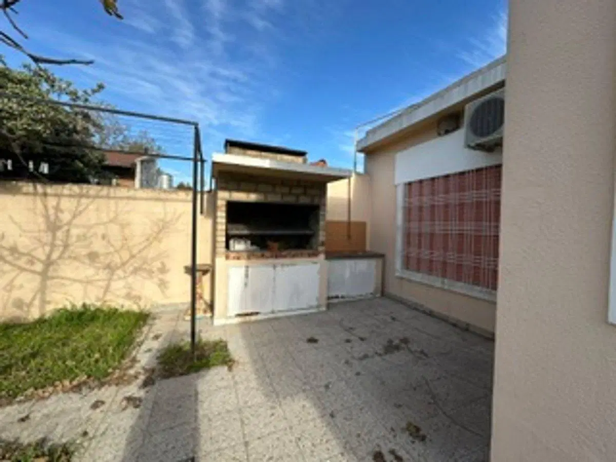 CASA EN VENTA 4 AMB + DEPTO 2 AMB JARDIN V. MAIPU 5