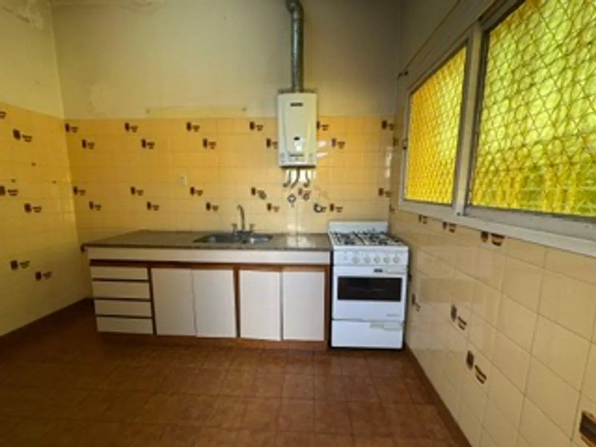 CASA EN VENTA 4 AMB + DEPTO 2 AMB JARDIN V. MAIPU 2