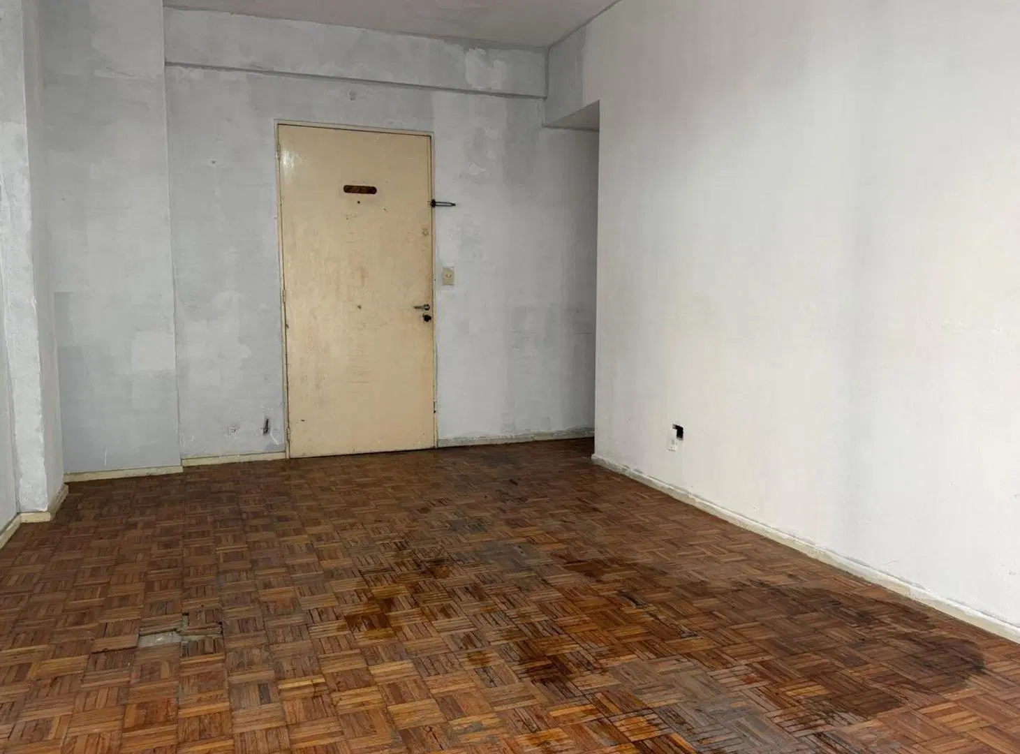 VENTA DEPTO. 3 AMB. A RECICLAR EN "BARRACAS" 4