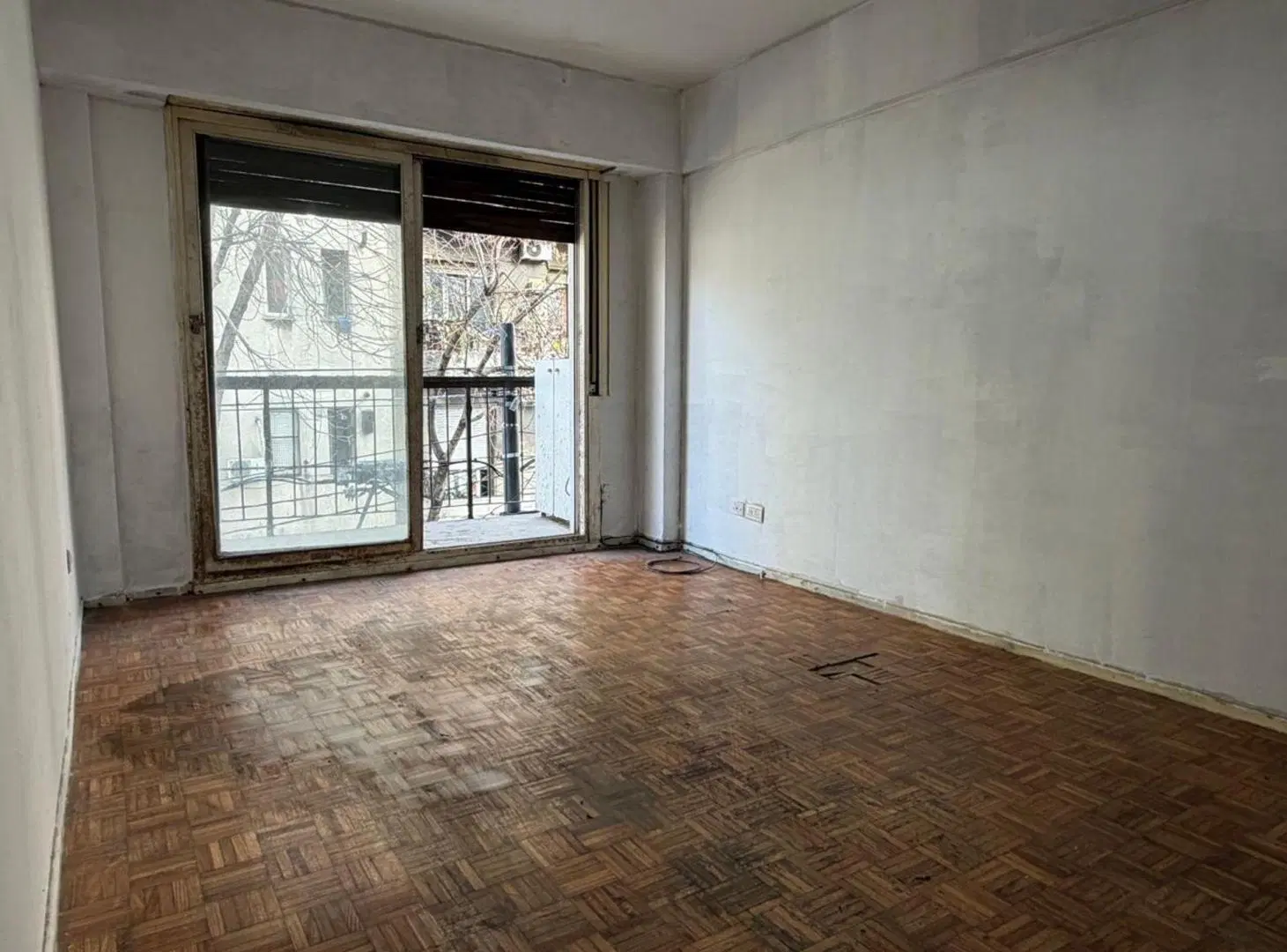 VENTA DEPTO. 3 AMB. A RECICLAR EN "BARRACAS" 2