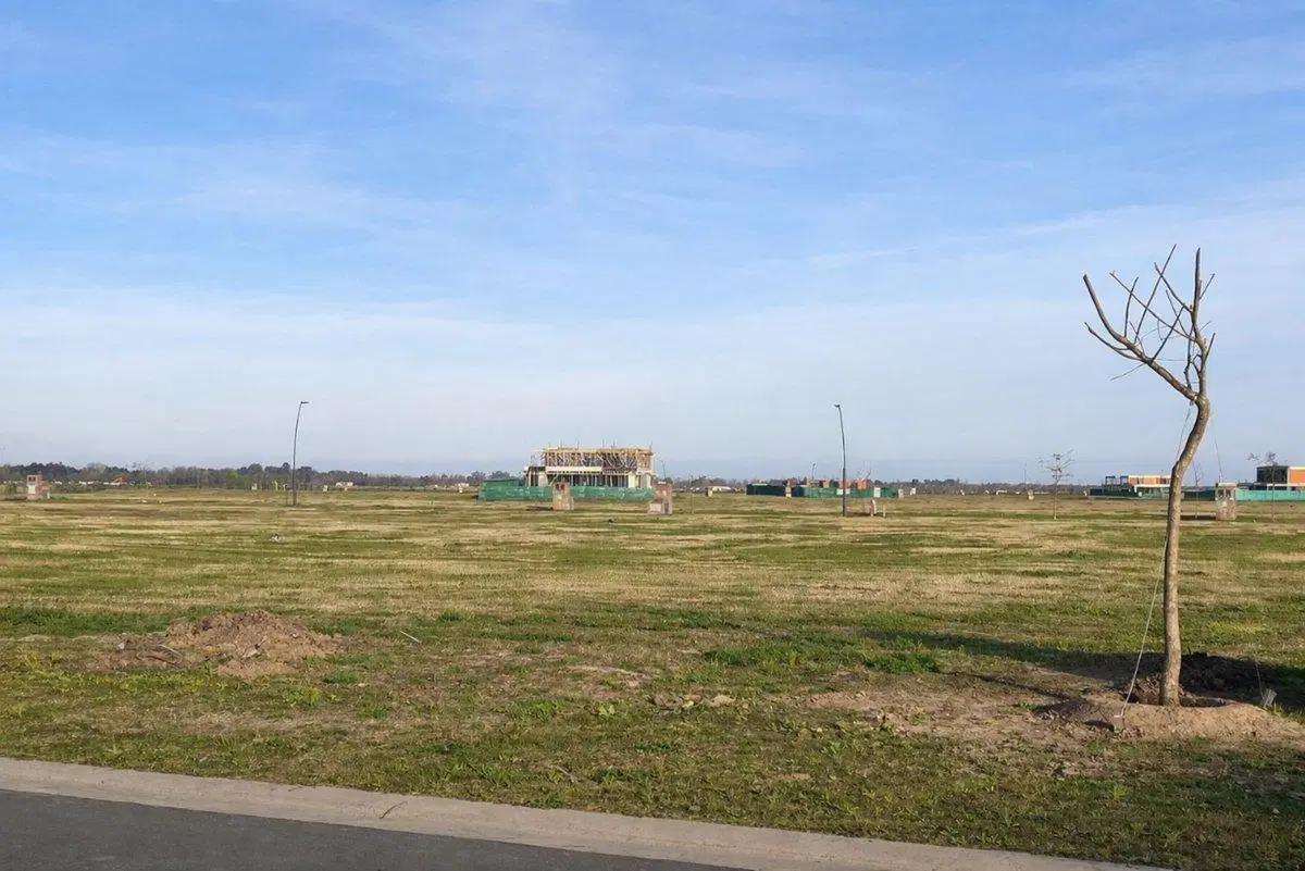 LOTE EN BARRIO AMARRAS PUERTOS DEL LAGO ESCOBAR 2
