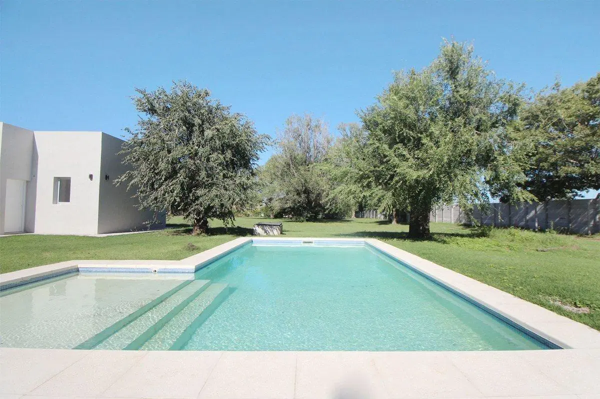 Alquiler casa 5 ambientes en Pilar 2