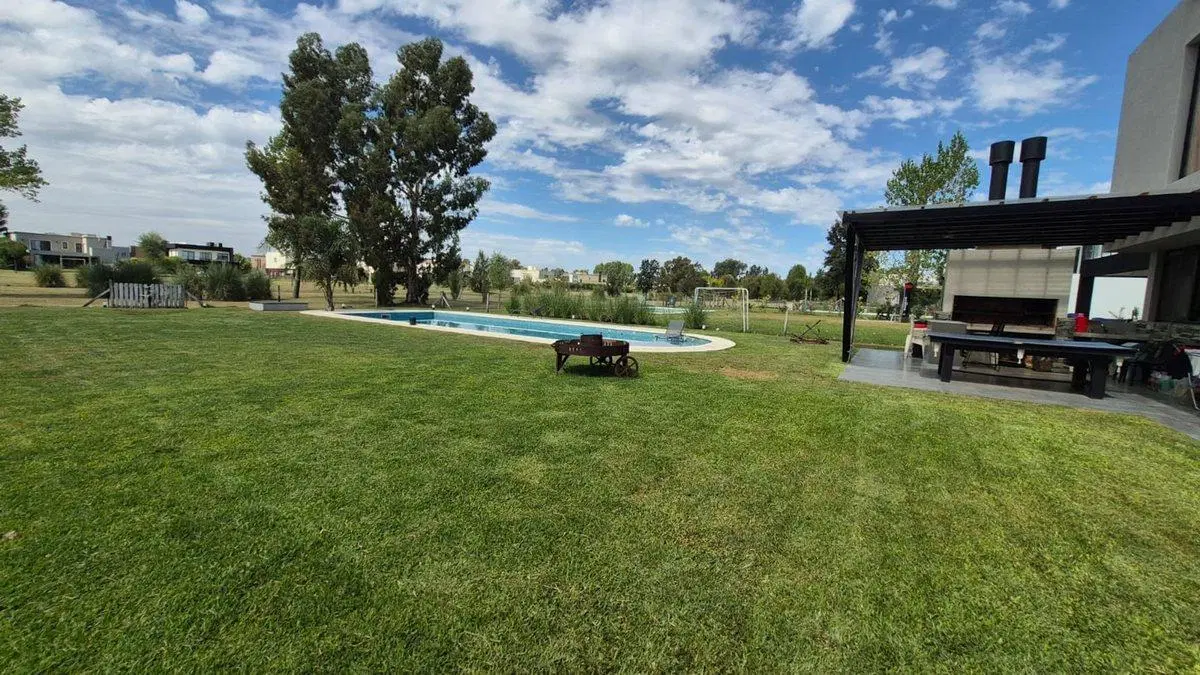 EN VENTA CASA 4 AMB CANNING LOS ROBLES CANNING 5