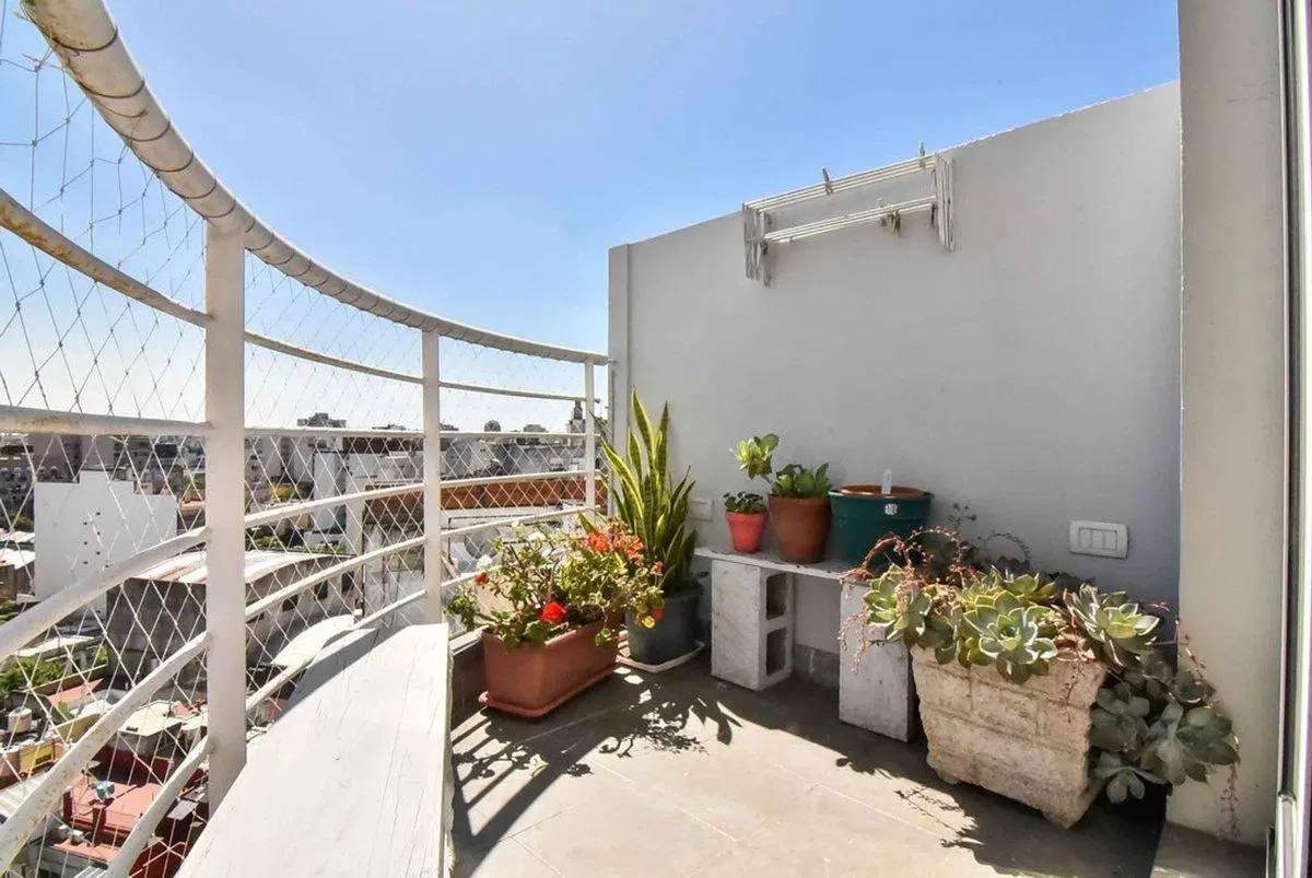 EN VENTA DEPTO DUPLEX 2 AMB C/COCHERA - CABALLITO 3