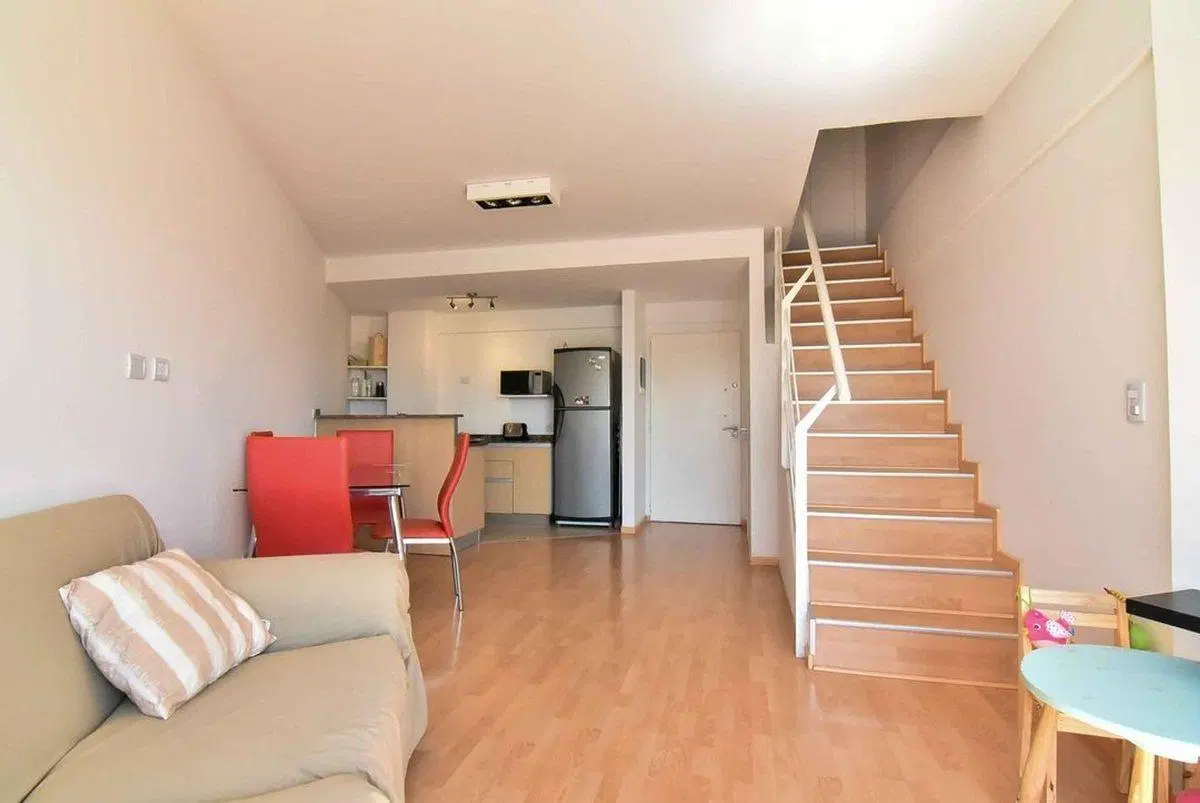 EN VENTA DEPTO DUPLEX 2 AMB C/COCHERA - CABALLITO 5