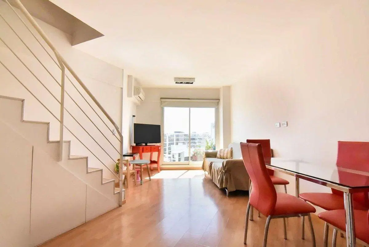 EN VENTA DEPTO DUPLEX 2 AMB C/COCHERA - CABALLITO 4