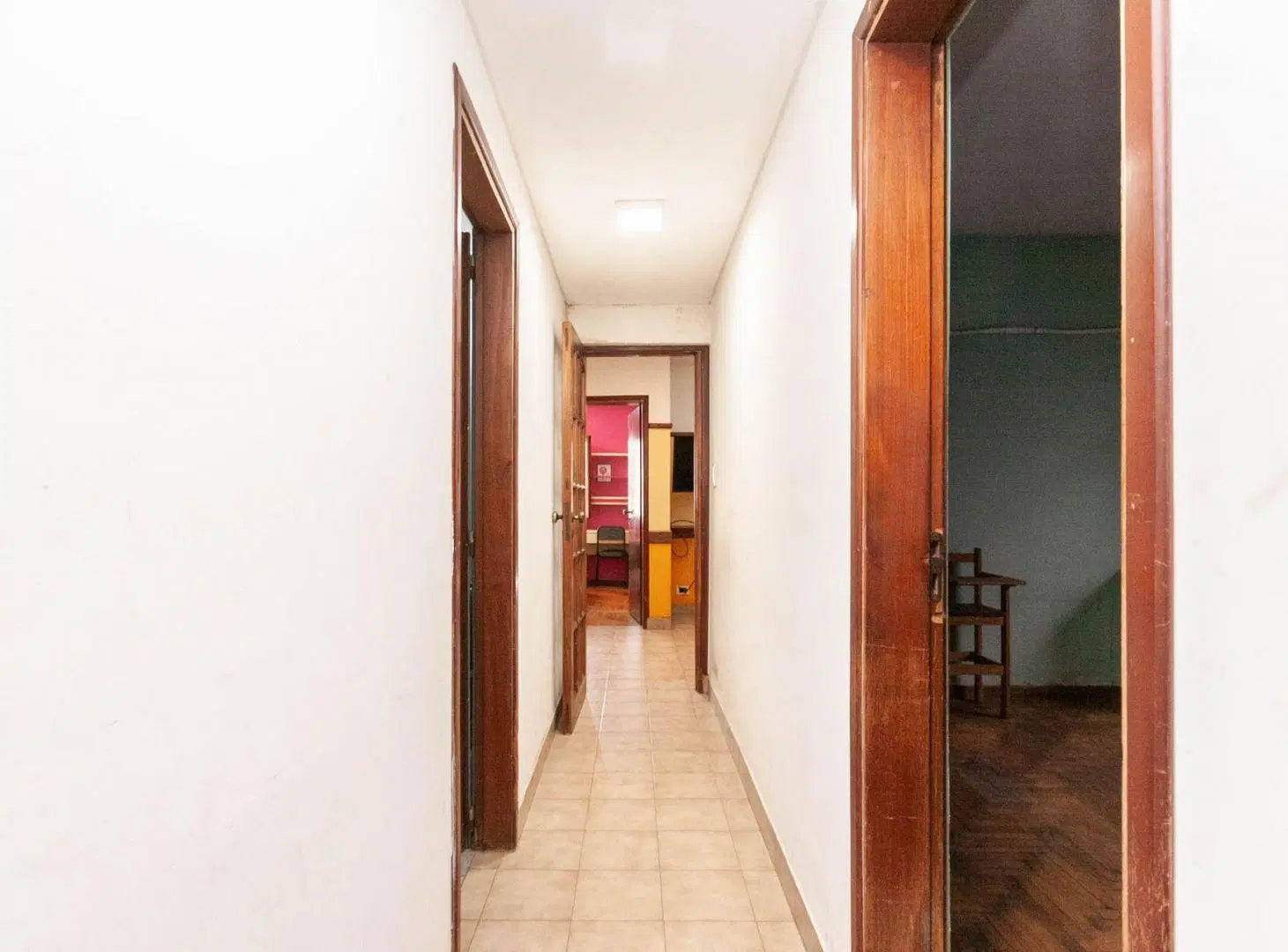 CASA EN VENTA 4/5 AMBIENTES CON COCHERA BURZACO 5