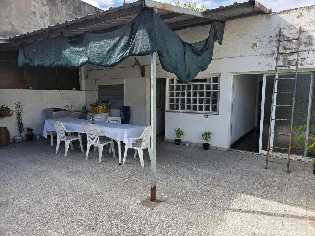 VENTA CASA 4 AMB + GALPON 135 M2 CUB. LA PATERNAL 2