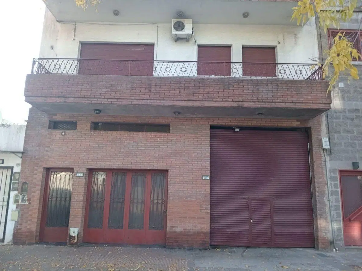 VENTA CASA 4 AMB + GALPON 135 M2 CUB. LA PATERNAL 5