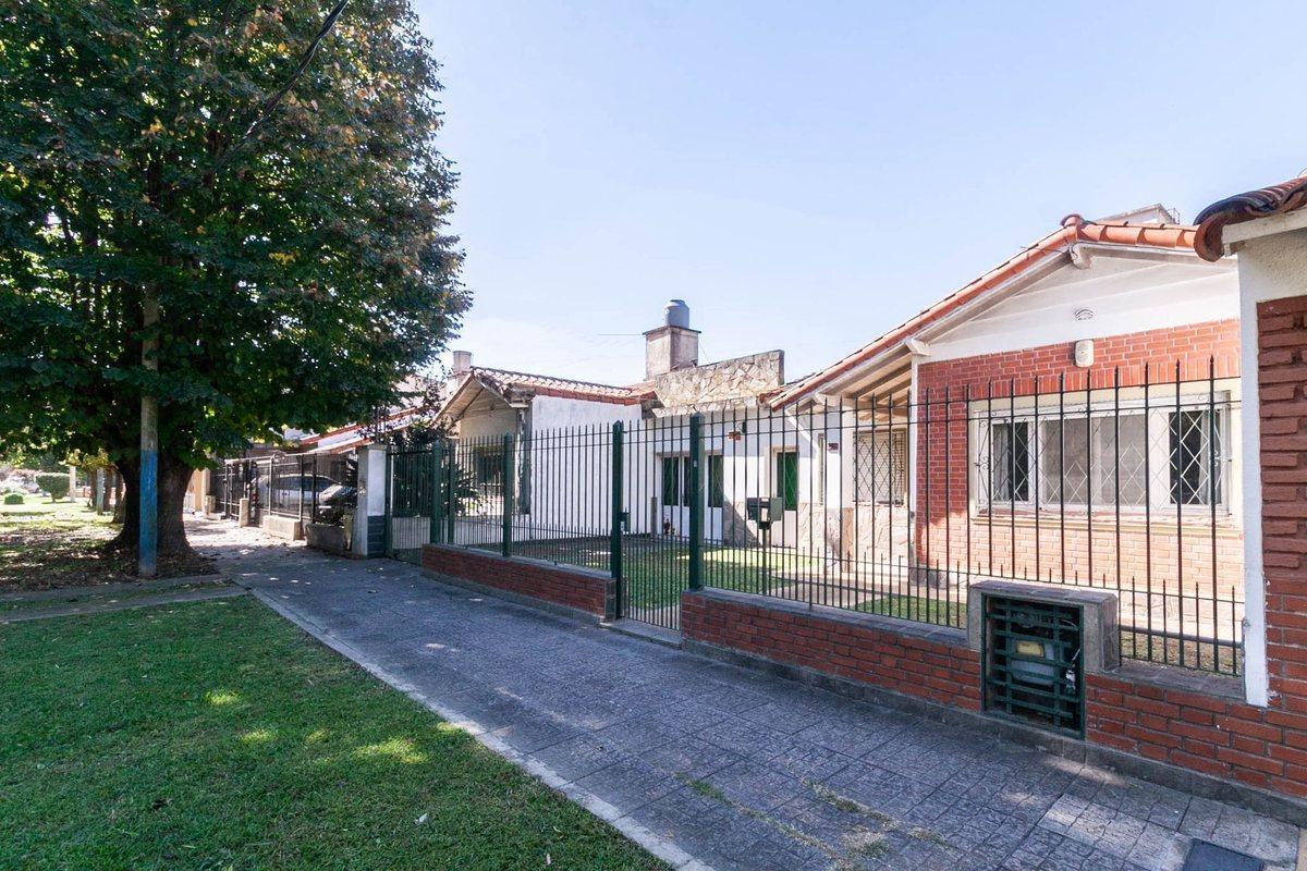CASA EN VENTA 3 AMBIENTES COCHERA EZPELETA QUILMES