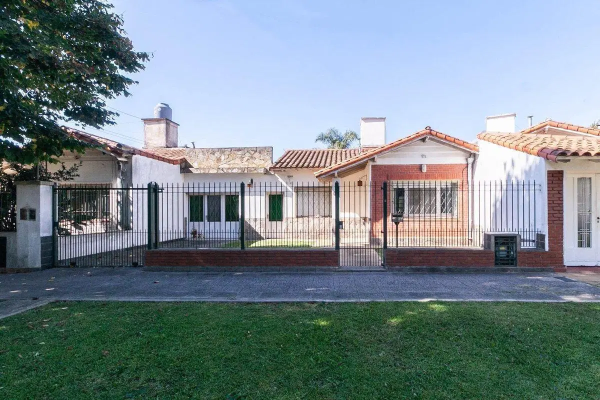 CASA EN VENTA 3 AMBIENTES COCHERA EZPELETA QUILMES 2