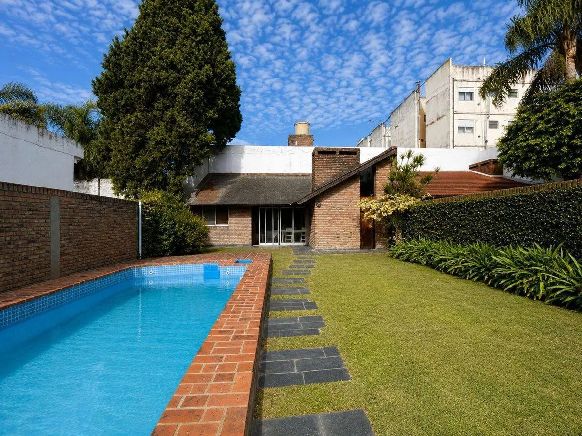 VENTA CASA 4 AMB PARQUE PILETA PARRILLA CASTELAR 4