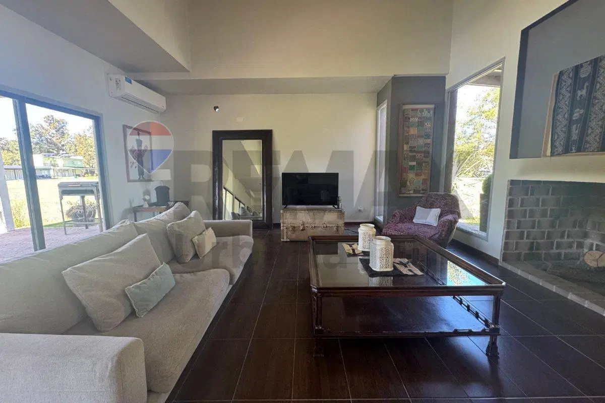VENTA CASA DUPLEX PILETA  GALERIA BARRIO CUBE 3