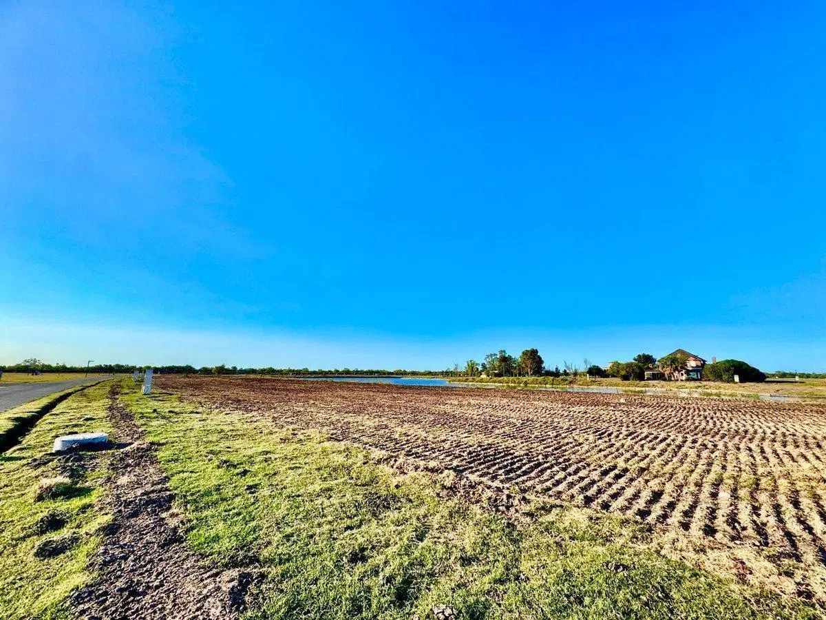 Lote en venta al AGUA en Puerto Nizuc sector KIN 3