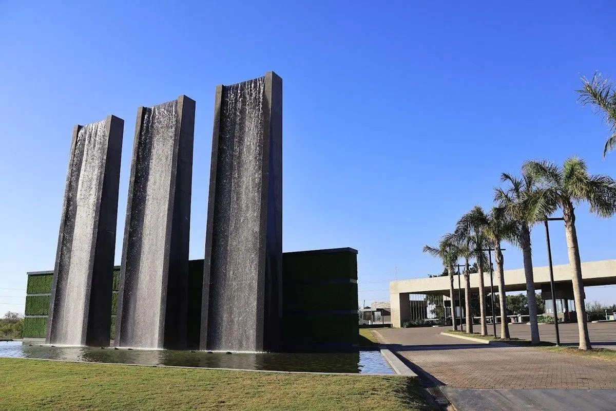 Lote en venta al AGUA en Puerto Nizuc sector KIN 2