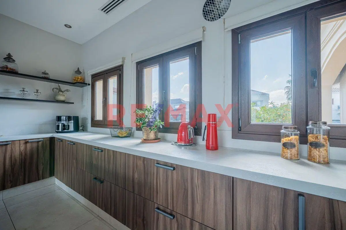 VENTA CASA 6 AMBIENTES DOBLE LOTE SAINT THOMAS 2