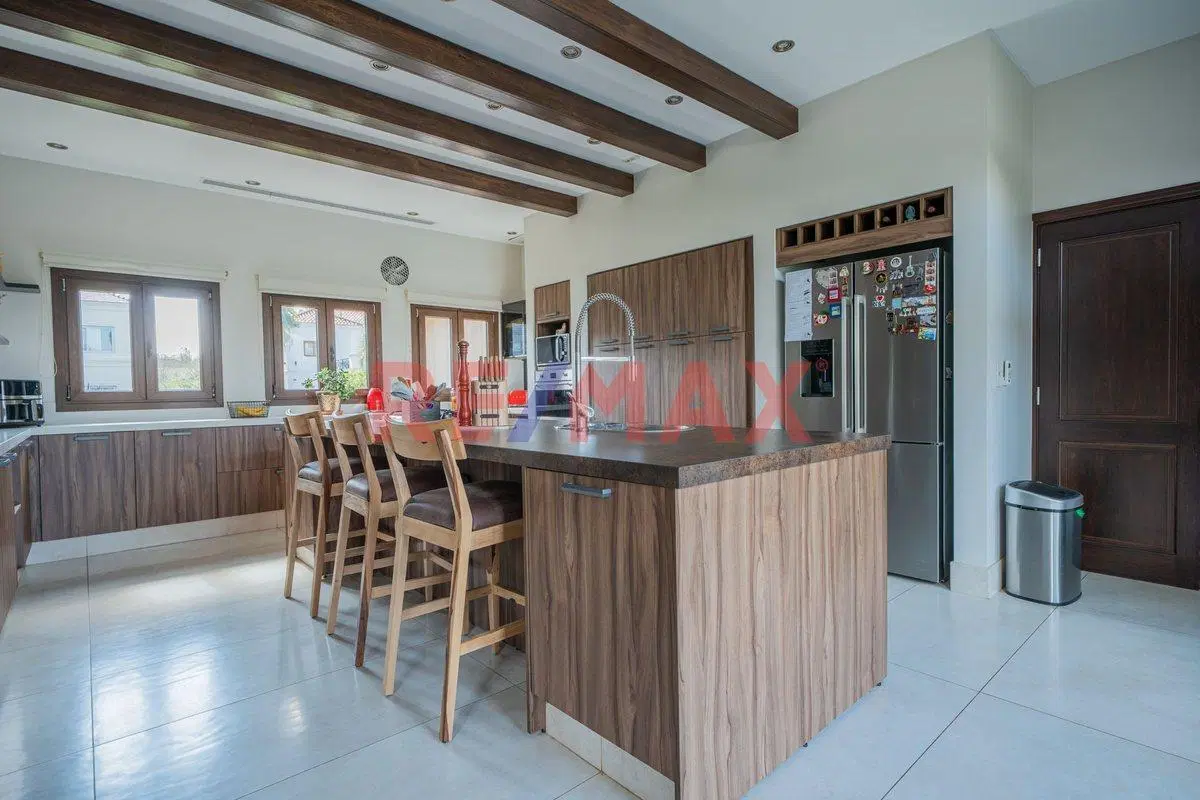 VENTA CASA 6 AMBIENTES DOBLE LOTE SAINT THOMAS 4