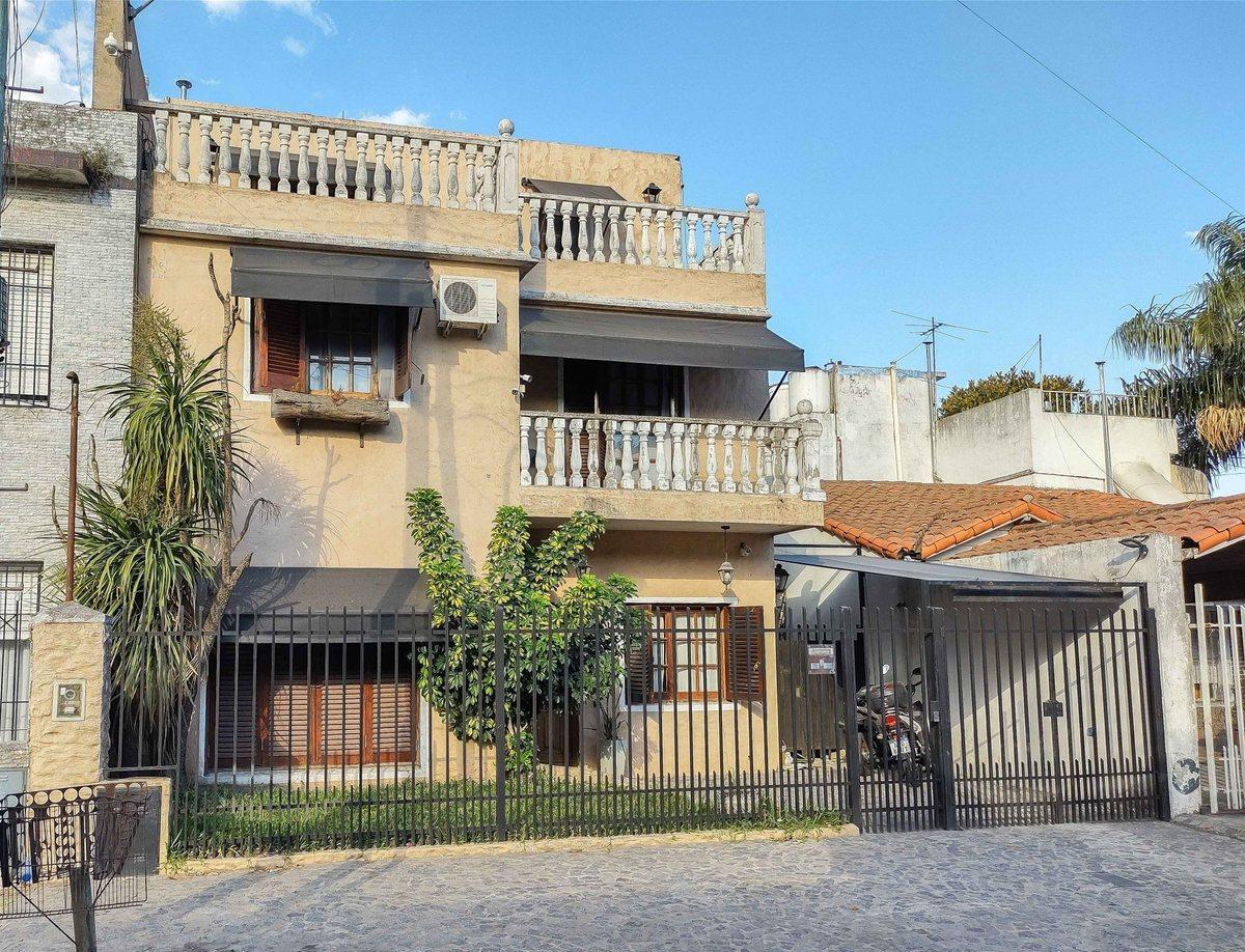 VENTA CASA 6 AMB - C/PILETA - C/COCHERAS