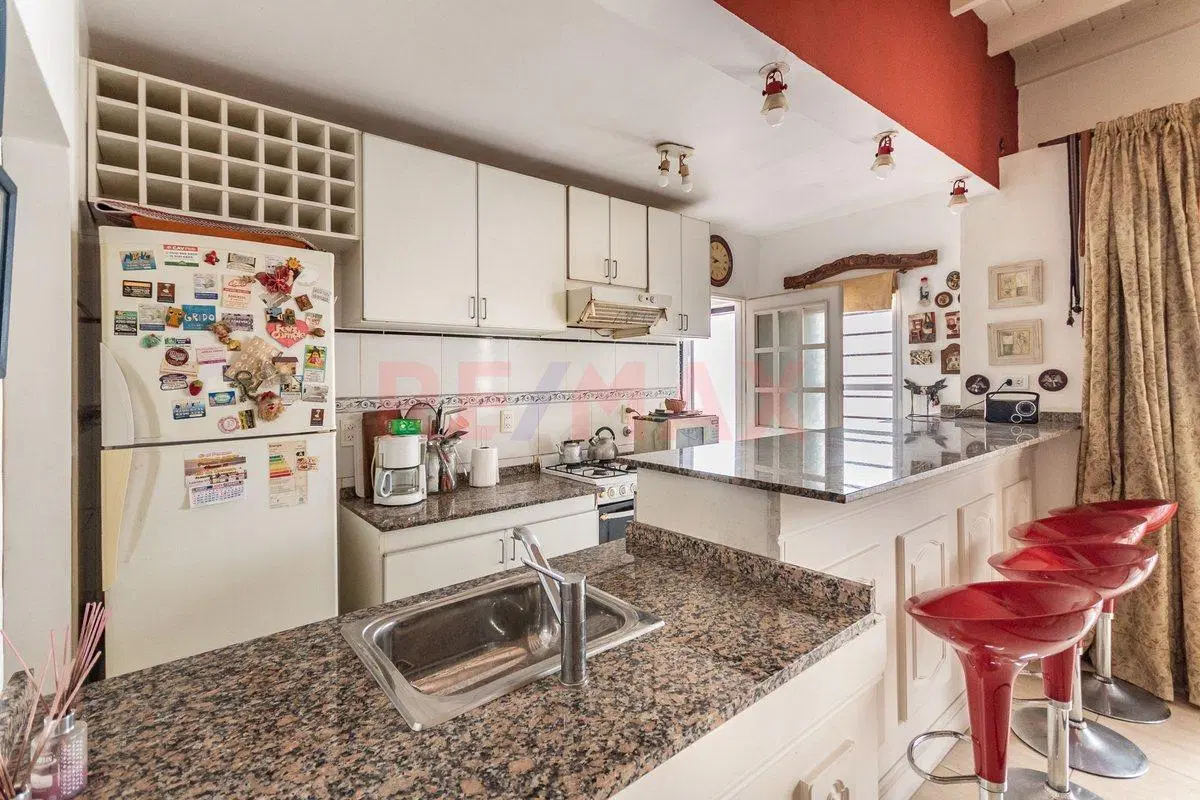 CASA COCHERAS JARDÍN 332 m2 Monte Grande 5