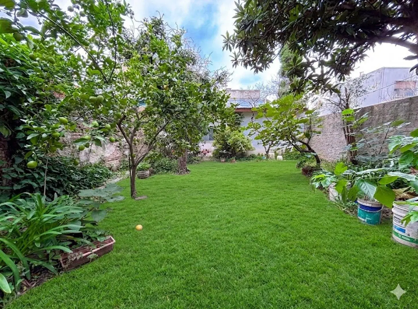 VENTA CASA CON JARDIN LOTE  8X41 VILLA RIACHUELO 5