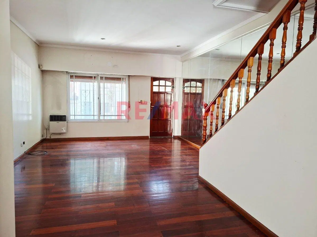 VENTA DUPLEX  CON JARDIN COCHERA  - P. AVELLANEDA 2