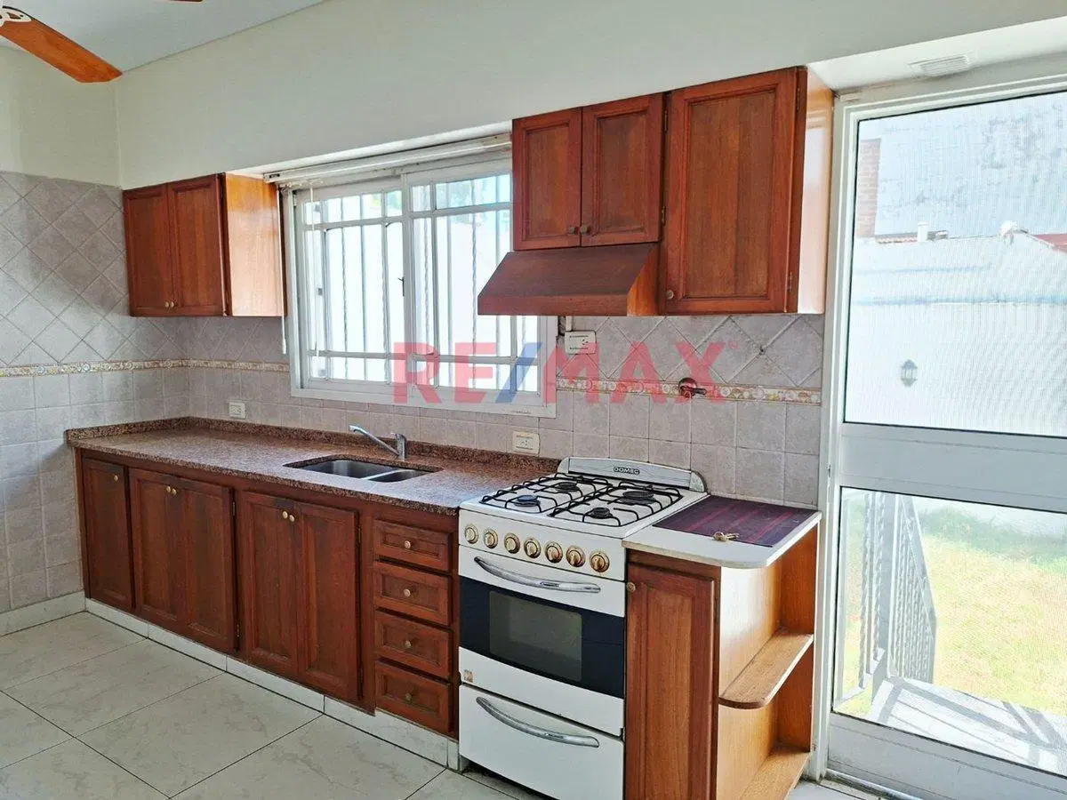 VENTA DUPLEX  CON JARDIN COCHERA  - P. AVELLANEDA 4