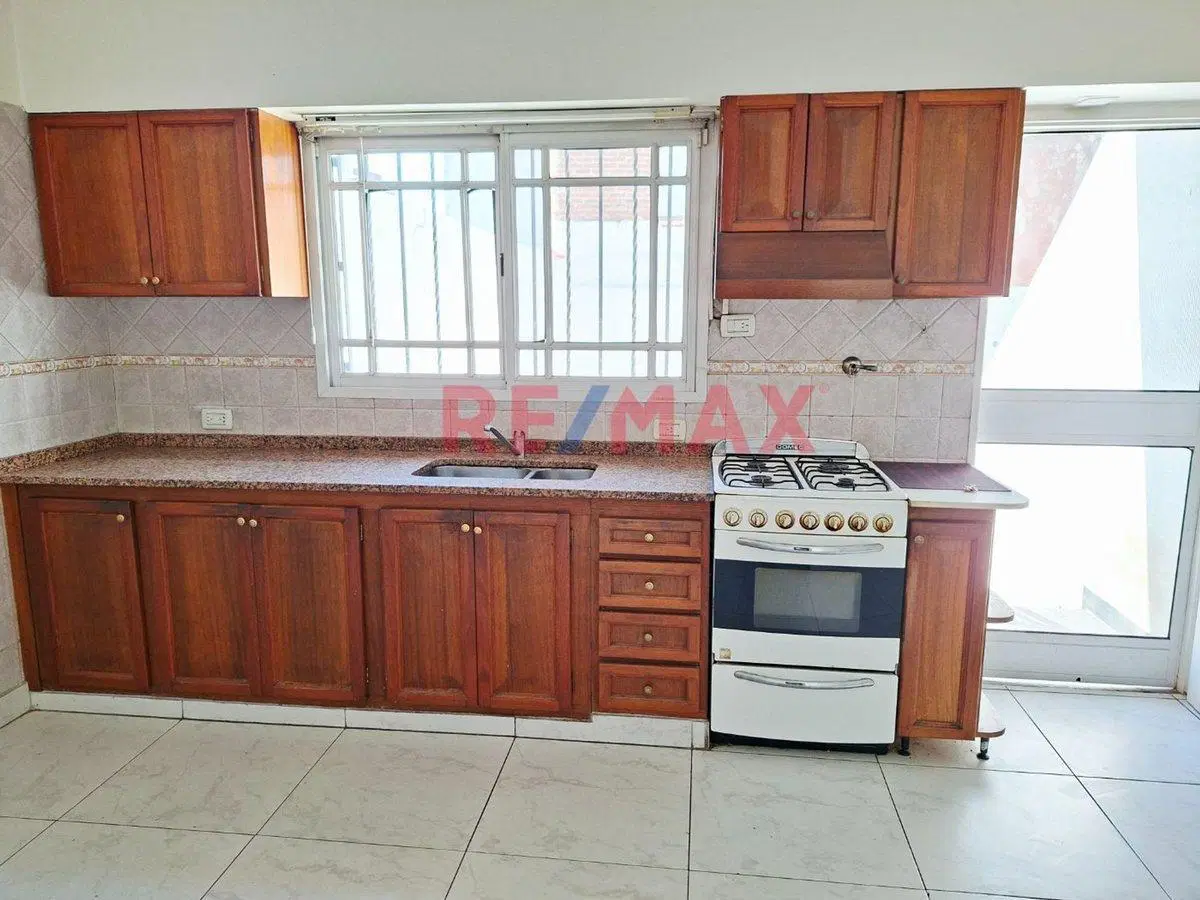 VENTA DUPLEX  CON JARDIN COCHERA  - P. AVELLANEDA 5