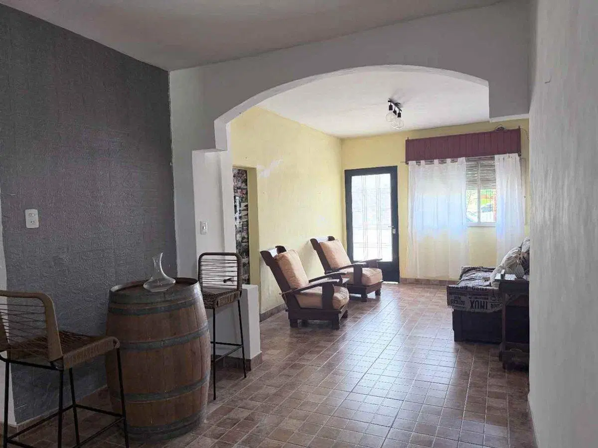 VENTA CASA SOBRE LOTE PROPIO. COCHERA. SAN JUSTO 5