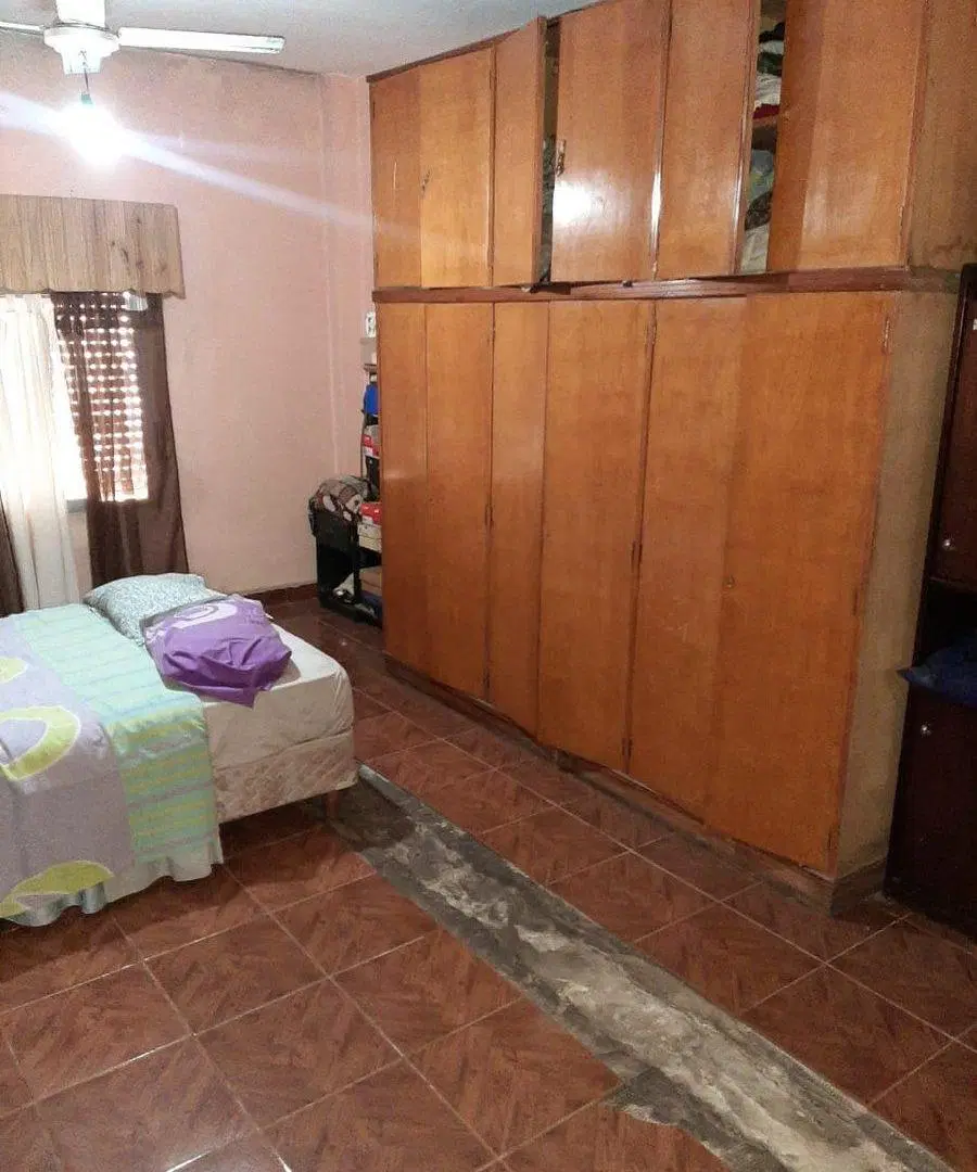 VENTA CASA SOBRE LOTE PROPIO. COCHERA. SAN JUSTO 4