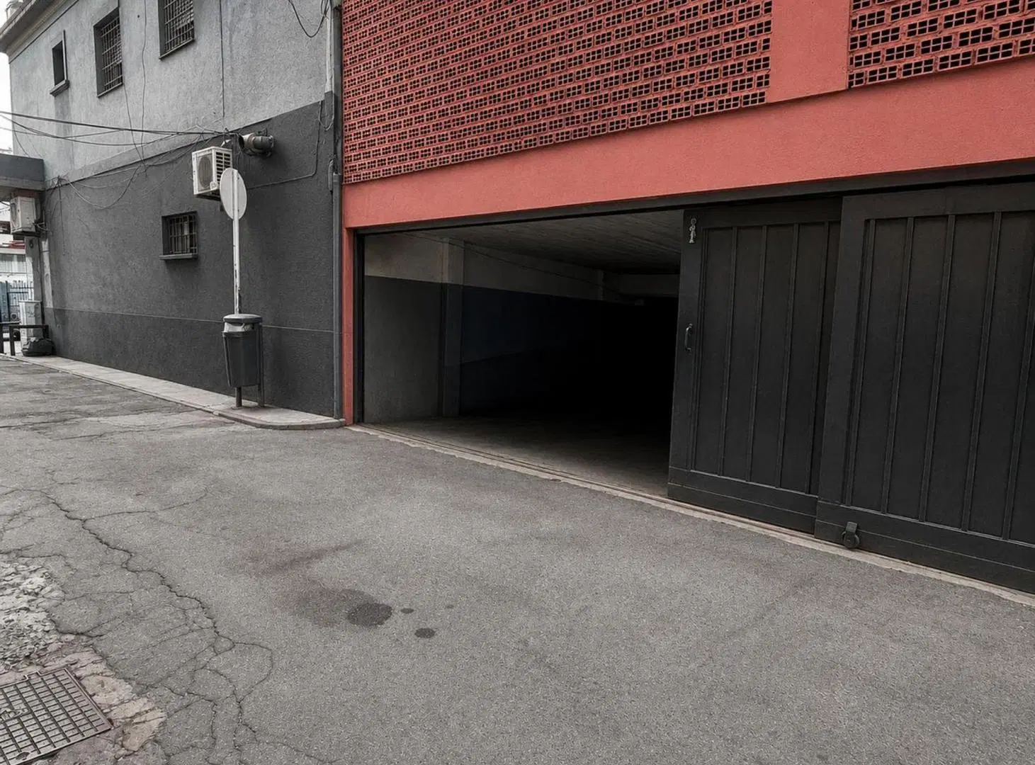 VENTA COCHERA EN PB FIJA Y CUBIERTA MORON CENTRO 3